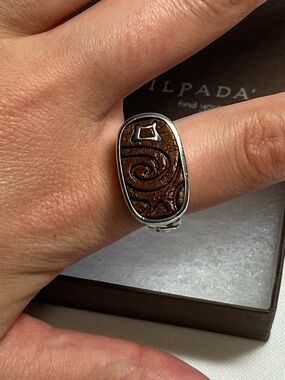 New Silpada Inspiration Ring. Stamped 925. Wood engraving. Size 8